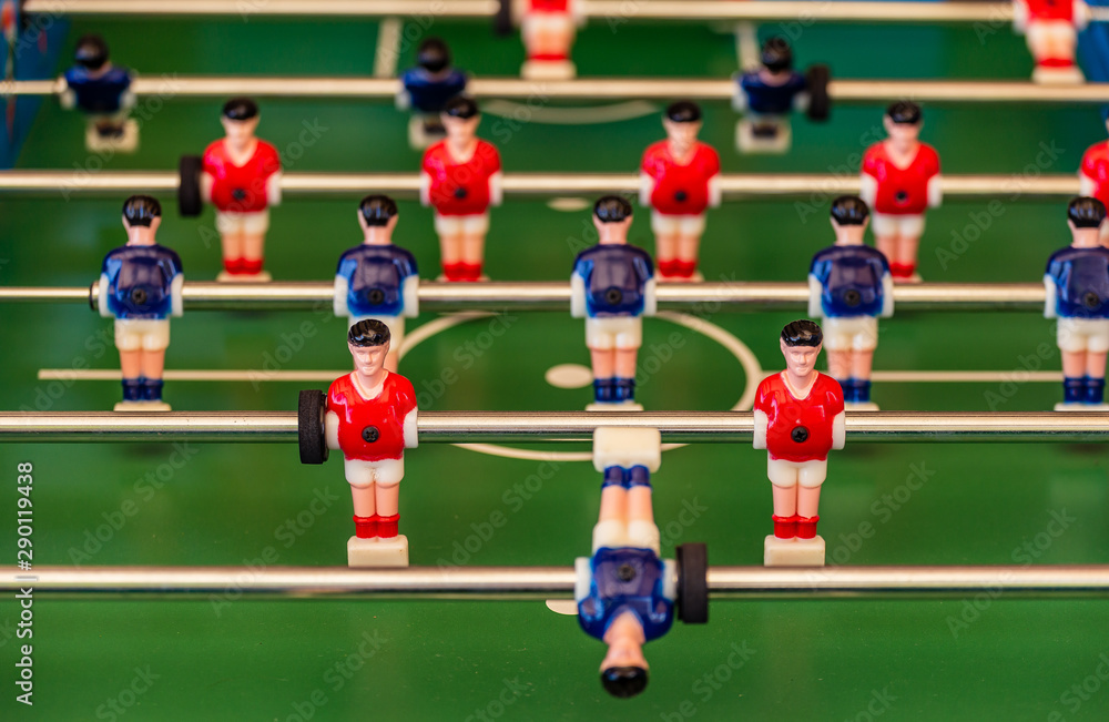 Il gioco del biliardino o calcio balilla Il gioco del biliardino o calcio balilla