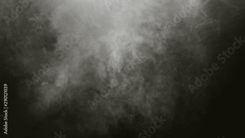 białe mgiełki dymnego powietrza