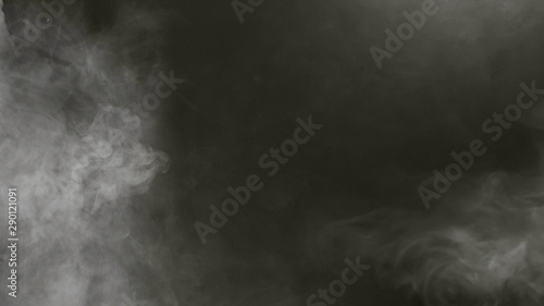 białe mgiełki dymnego powietrza