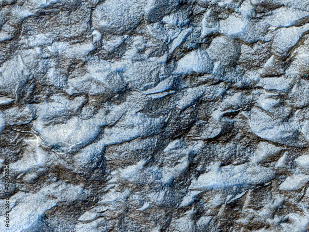 The uneven stone structure is gray-blue The uneven stone structure is gray-blue