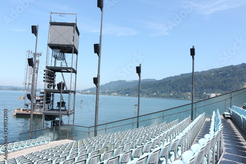 Blick auf den Technikturm und die Tribüne der Bregenzer Seebühne photo