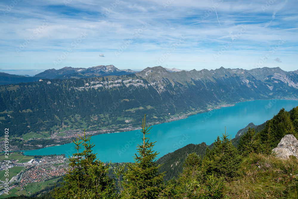 wunderschöne Aussicht von der Schynige Platte Wanderung auf den Brienzersee und Interlaken
