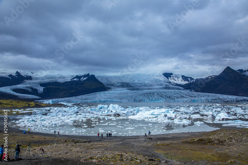 Jokulsarlon, Iceland »; August 2017: The beautiful Jokulsarlon lake visited by tourists