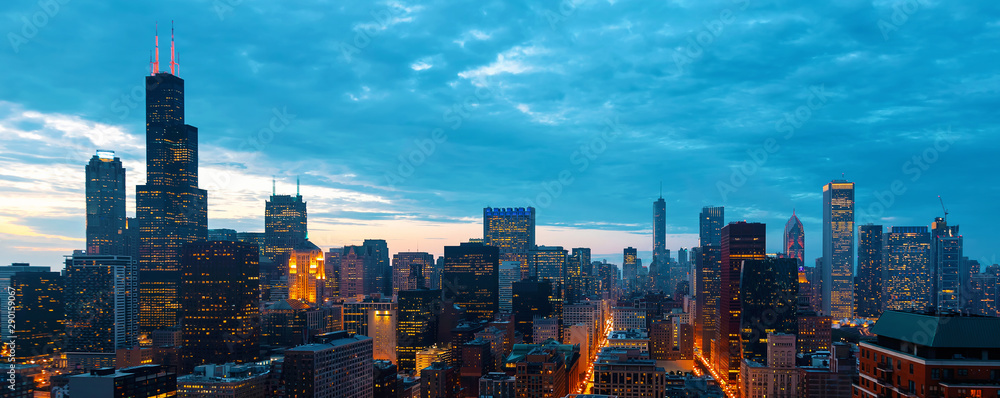 Fototapeta premium Downtown chicago pejzaż miejski panoramę wieżowców o świcie