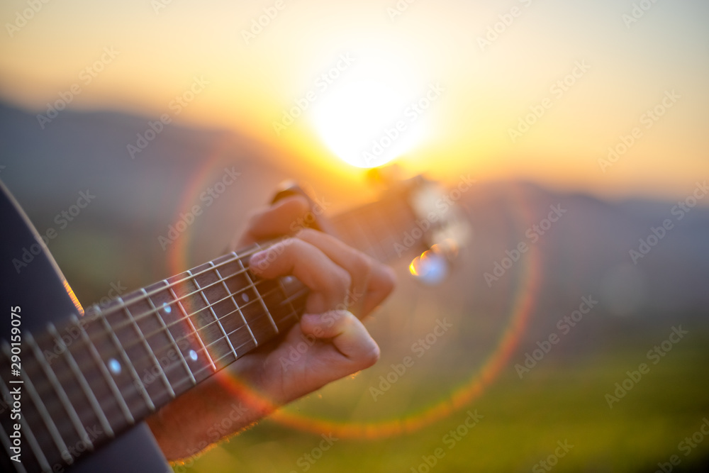 Φωτογραφία Guitare au soleil