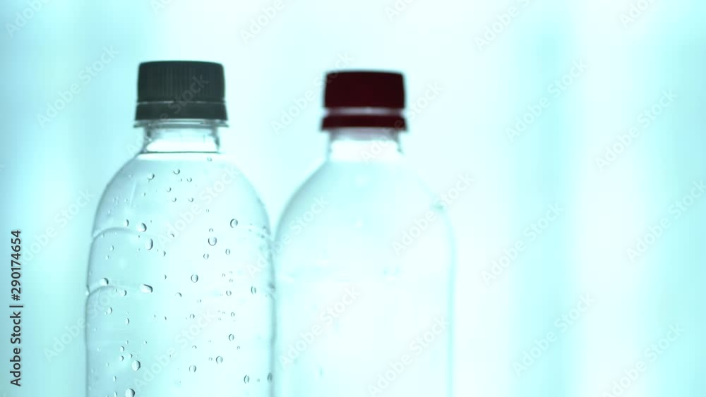 水滴のついた飲料ボトル 水滴のついた飲料ボトル