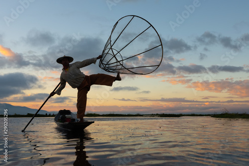 Fotografie, Obraz Intha fishermen in Inle Lake at sunrise, Inle, Shan State, Myanmar