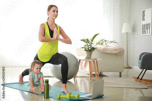 Sporty mother with little d...