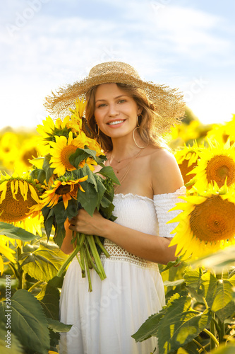 Beautiful young woman in su...