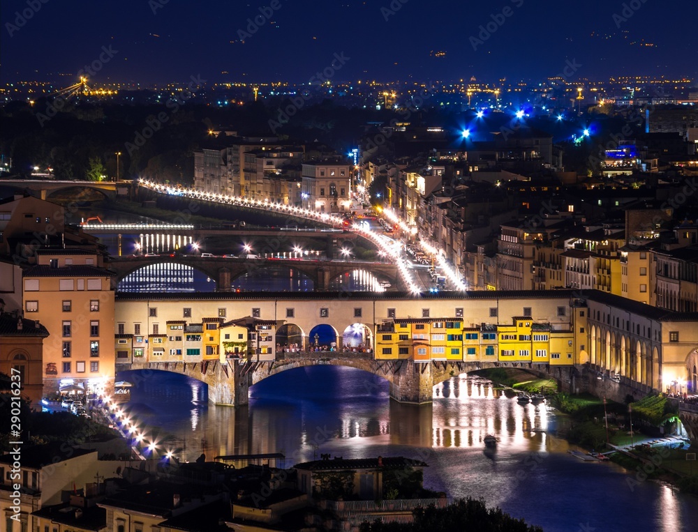 Fototapeta premium Night view of Ponte Vecchio 