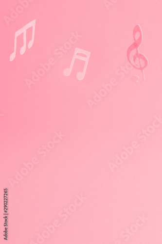 Red background with music notes © Freepik