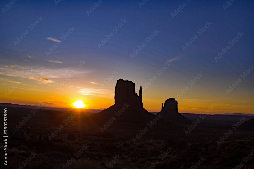 Obraz premium Sunrise at Monument Valley - Utah - USA