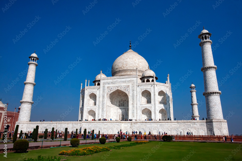 Taj Mahal white palace in Agra, India