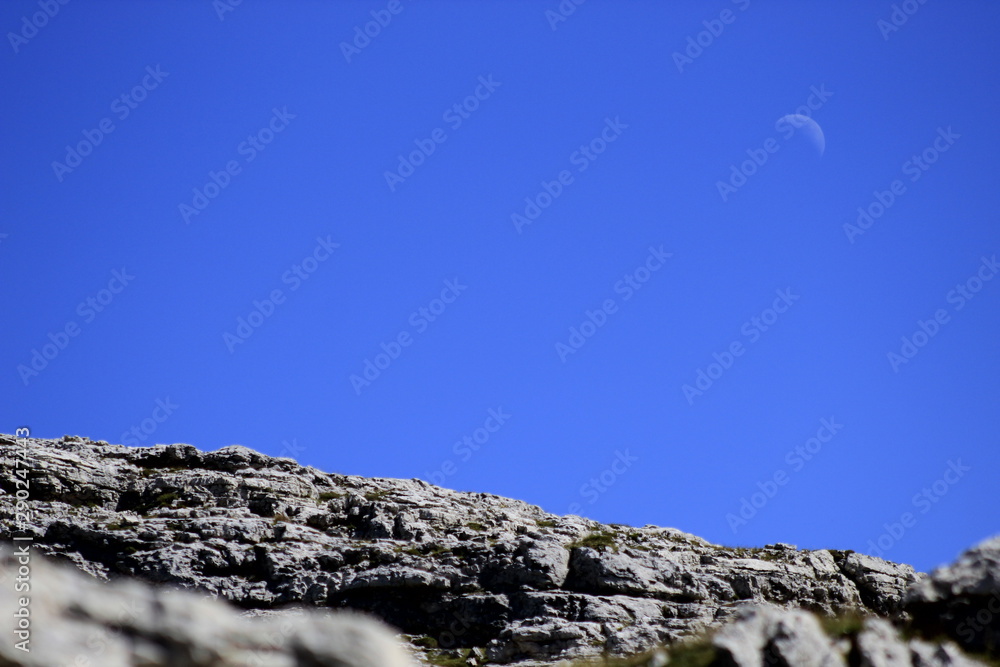 Rocce, cielo, luna 
