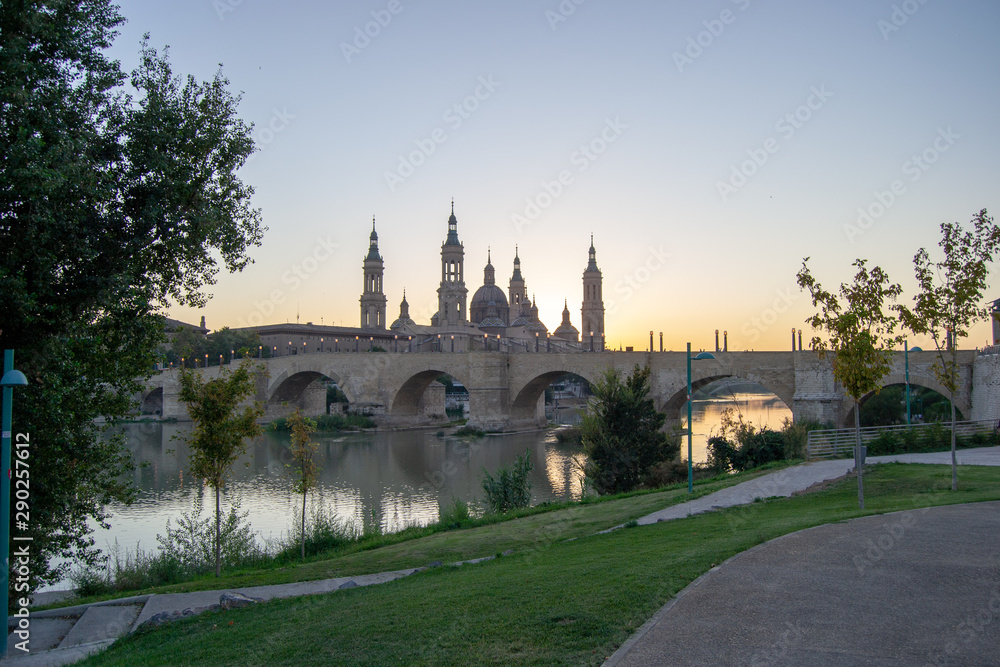 Fototapeta premium Landscape of El Pilar in Zaragoza at sunset