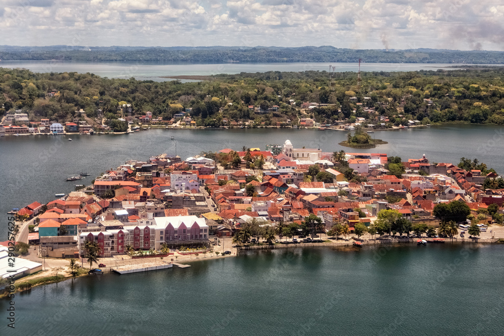 Obraz premium Aerial View on Flores, Lago-Petén-Itzá, Guatemala