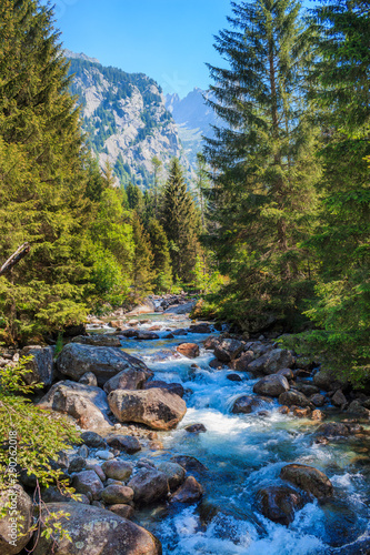 Vista delle montagne in Val di Mello, Italia 