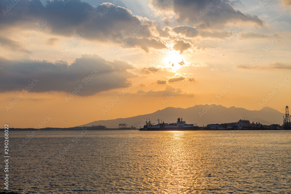 Naklejka premium Sunset over Subic Bay