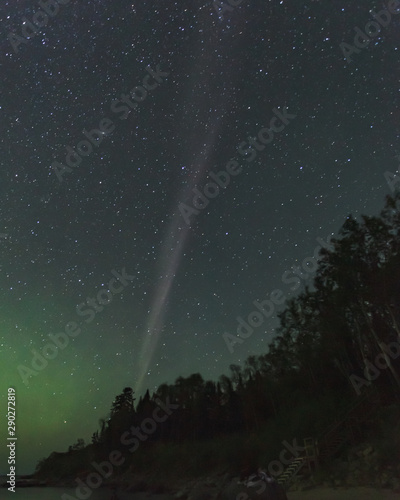 Foto The atmospheric optical phenomenon known as STEVE (Strong Thermal Emission Veloc