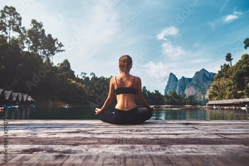 Obraz na płótnie Woman Yoga - relax in nature w salonie