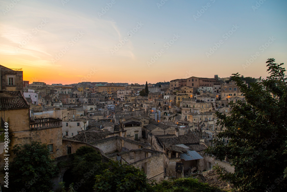Panorama tramonto Sassi di Matera, città della cultura - Italia