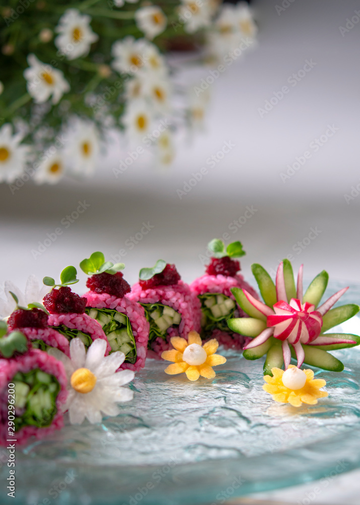 sushi mit steinpilzen und roter beete sushi mit steinpilzen und roter beete
