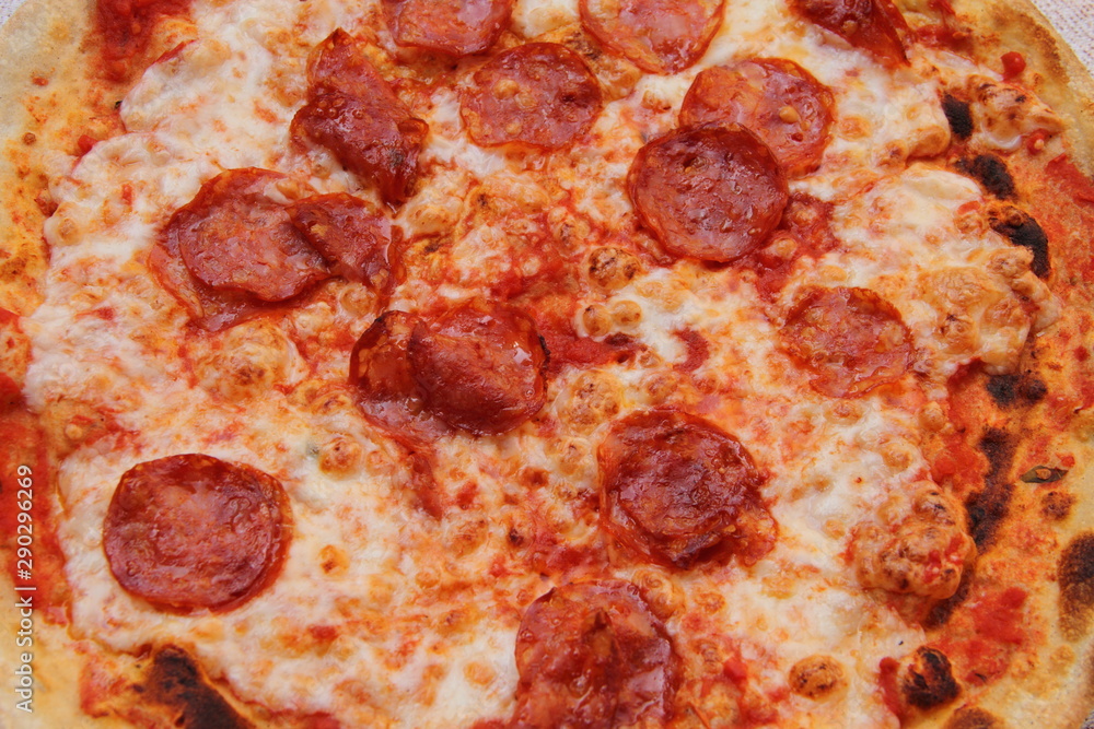 eine echte italienische Pizza eine echte italienische Pizza