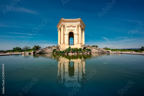 Anciens Termes et leur reflet dans l'eau