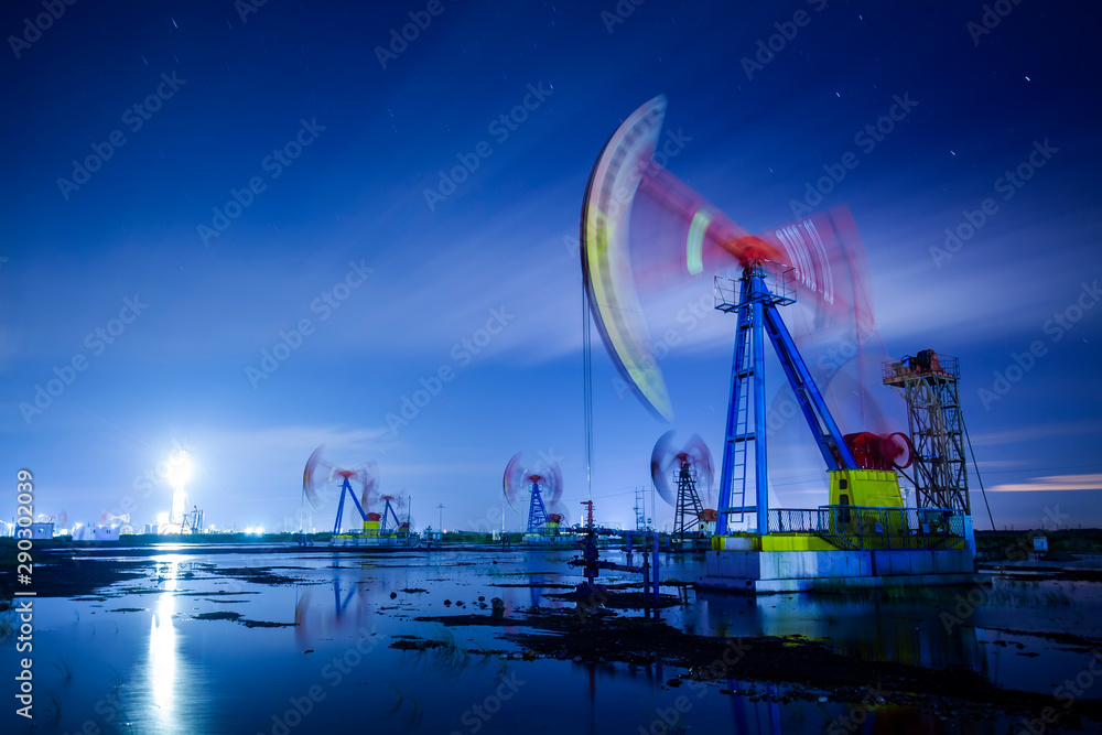 Oil pump at night - obrazy, fototapety, plakaty 