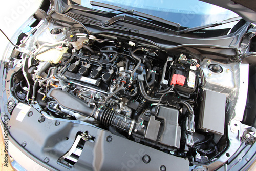 Modern vehicle engine, uncovered