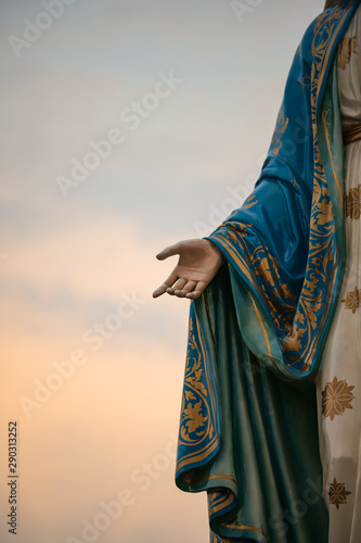 Photo Focus on the hand of the blessed virgin mary,mother of Jesus on the blue sky, in front of the Roman Catholic Diocese, public place in Chanthaburi, Thailand