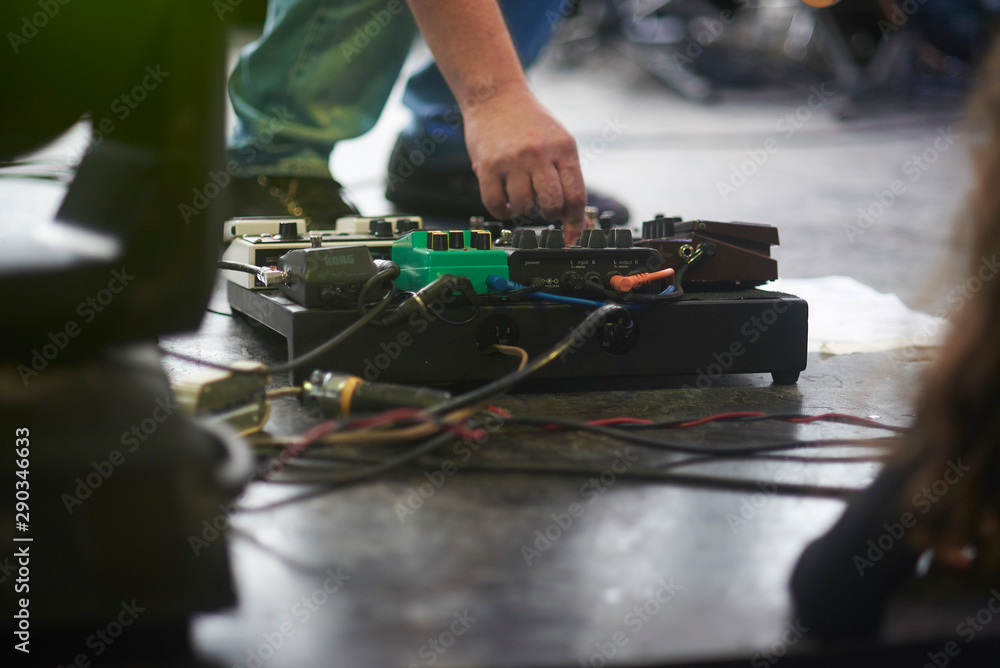 Obraz premium guitar pedalboard been adjusted by guitarist