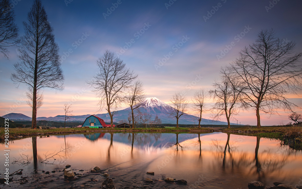 The beauty sky and Mountain Fuji with the reflection of the water in the time before sunrise. The beauty sky and Mountain Fuji with the reflection of the water in the time before sunrise.