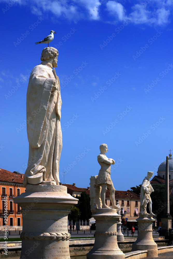 Obraz premium padua city, prato della valle square, italy 