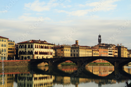 Obraz na płótnie Cityscape and view on the riveside on Florence, Italy w salonie