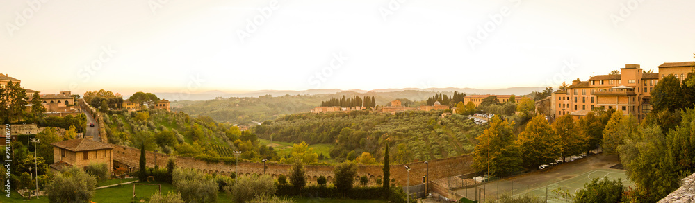Naklejka premium Panorama Sieny