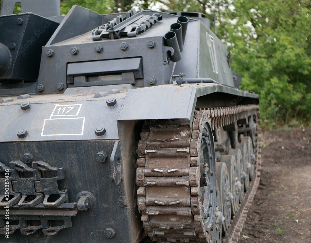Gepanzerte Selbstfahrlafette für Sturmgeschütz III. Restored German self-propelled assault gun StuG-3. camouflage. Reconstruction of military equipment. World war II tank. Armored vehicles. Crawler. 