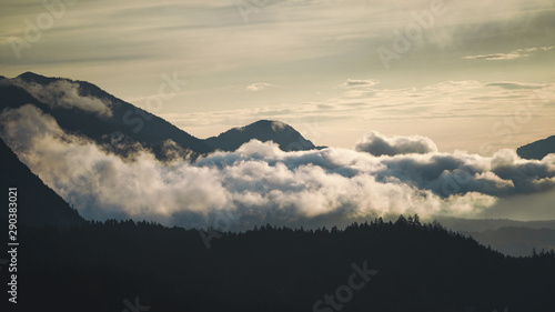 Bergpanorama im morgen grauen © chris.k.photo