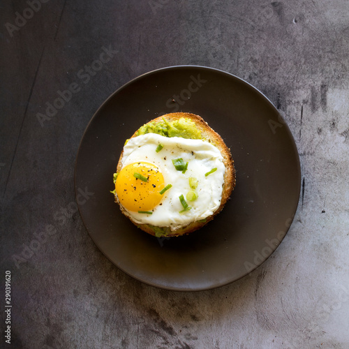 Bagel with Avocado and Frie...