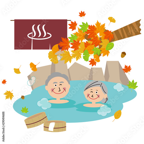 ポップなシニアのカップル　露天風呂　秋の紅葉