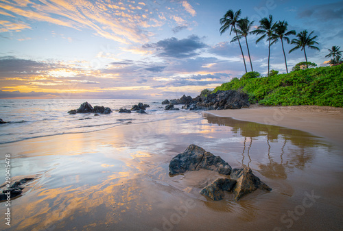 Obraz na plátně Sunset along a rocky south Maui coastline
