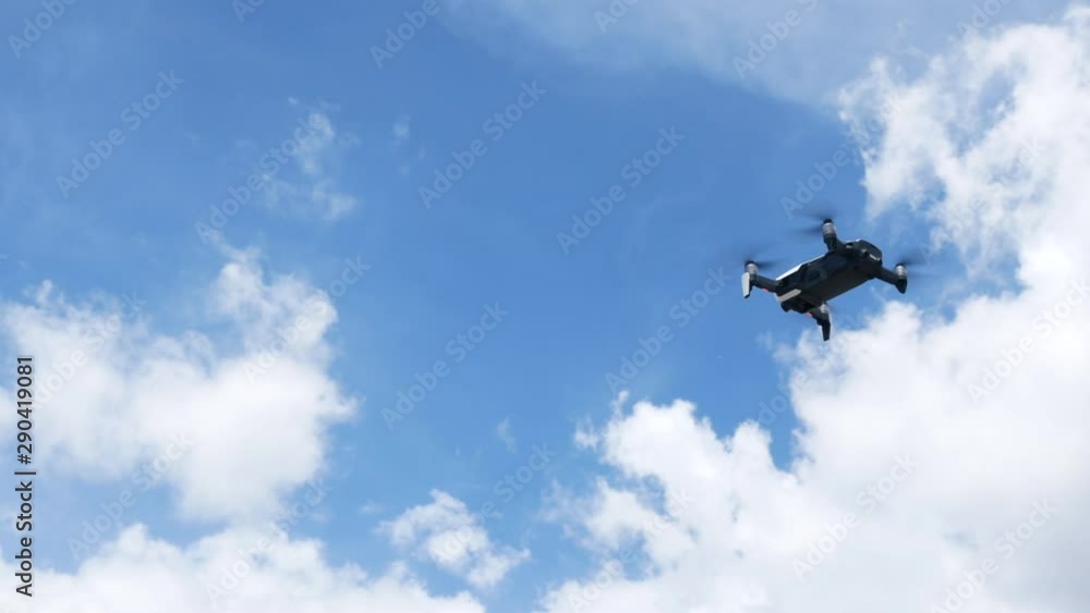 ドローンと青空 ドローンと青空
