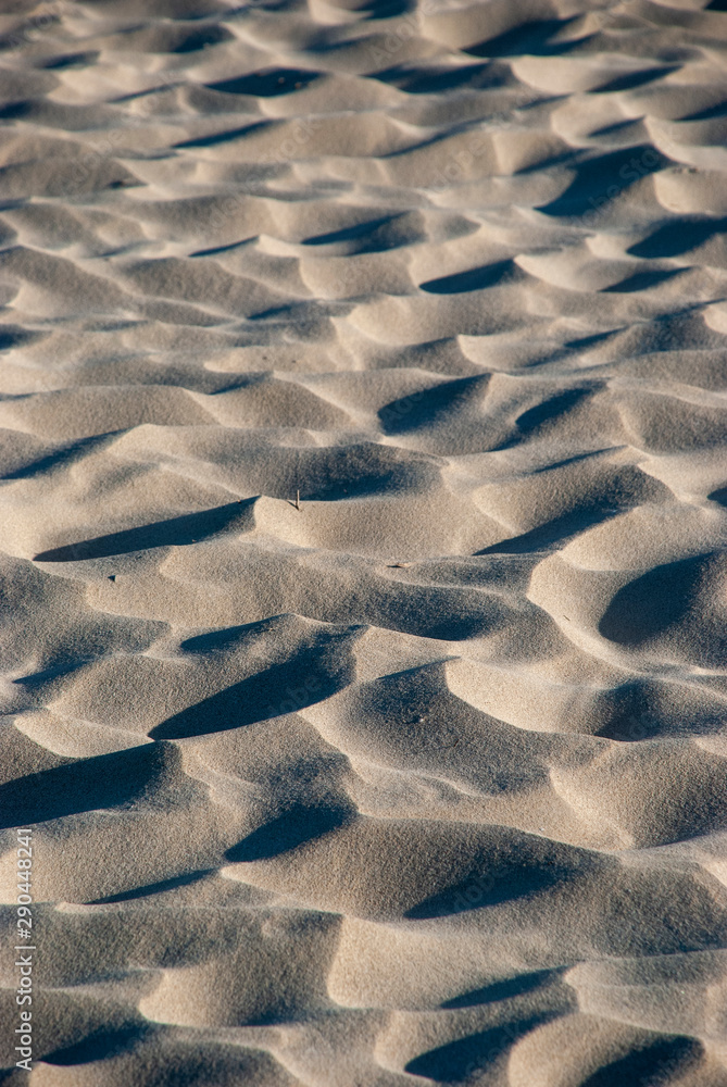 Obraz premium Hintergrund mit Muster - Kleine Sanddünen auf Strand 
