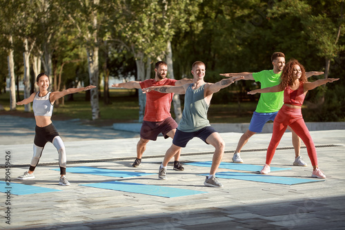 Group of young sporty peopl...