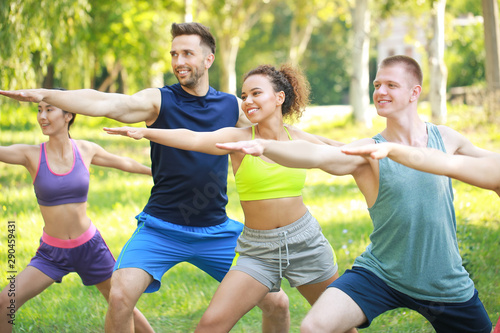 Group of young sporty peopl...