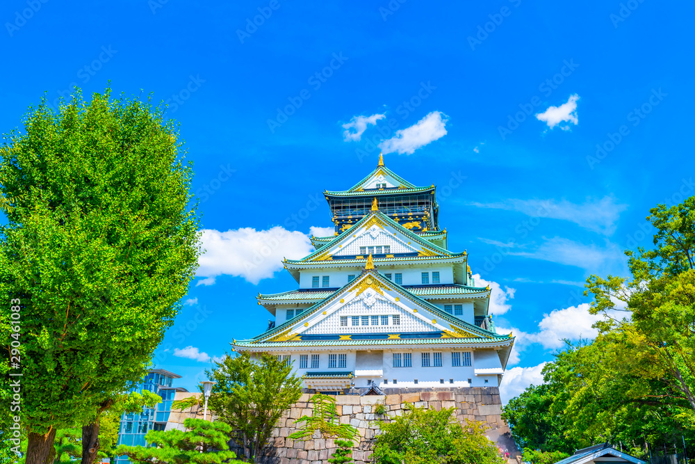 青空の大阪城