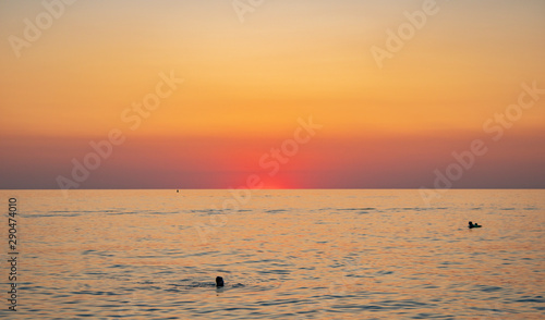 Sunny sunset on a warm and clear sea © Valentin