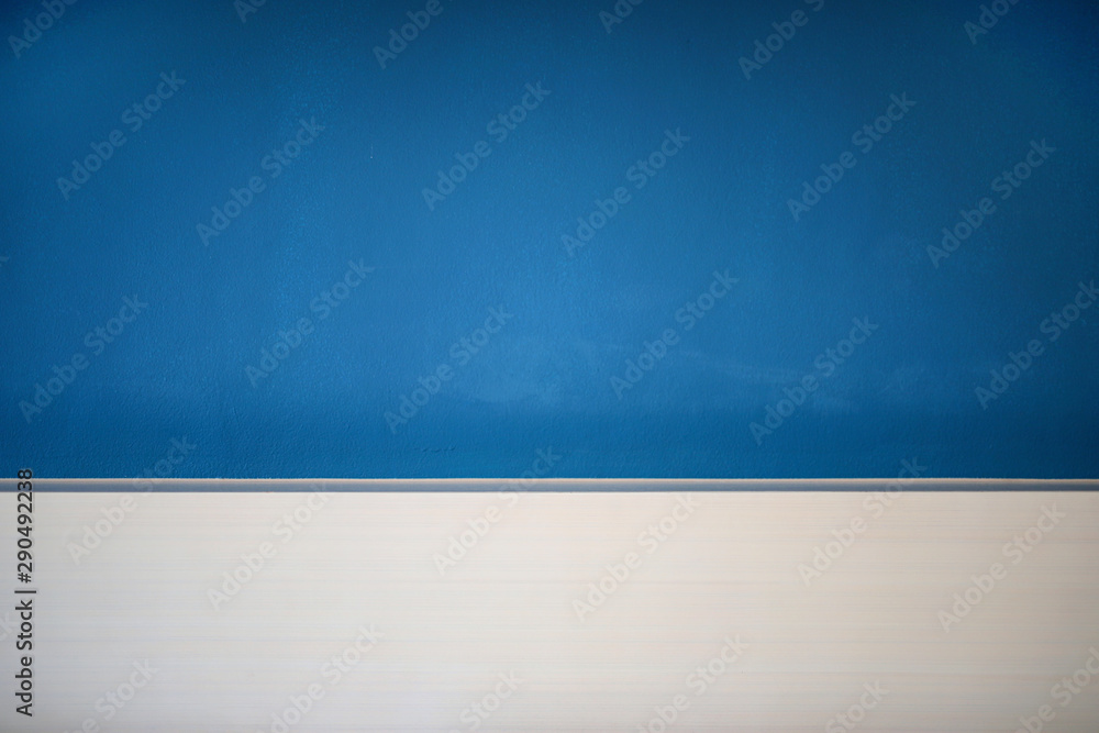 Fototapeta premium Niebiesko-biała ściana