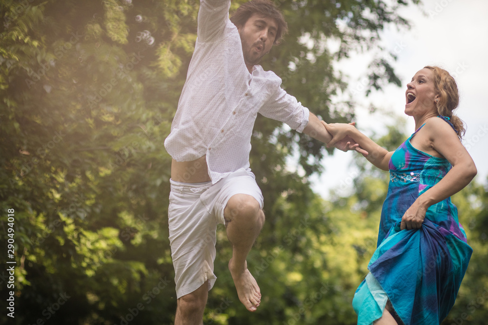 Fototapeta premium Mogę skakać i unosić gwiazdy z nieba.