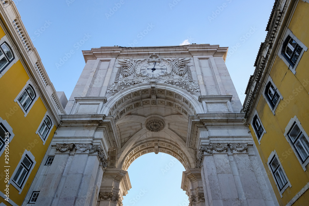 Monumental augusta arch over blue sky in lisbon, portugal urban historical architecture